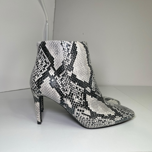 Worthington Lorna Snakeskin Ankle Booties Women 9.5 Pointed Toe Memoryfoam Zipup - Picture 2 of 13